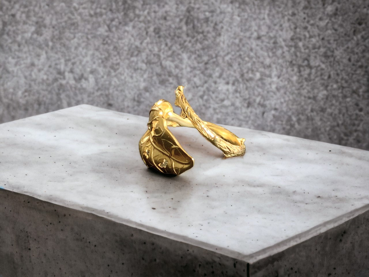 Hollow Leaf Statement Ring