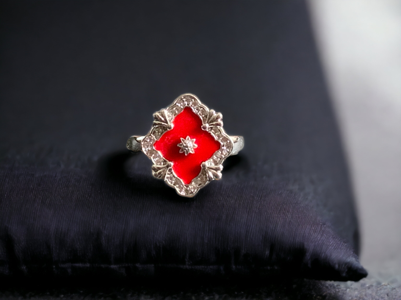 Lucky Clover Signet Floral Ring