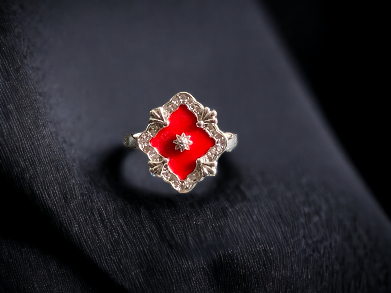Lucky Clover Signet Floral Ring