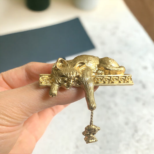 Vintage Design Cat Catching Mouse Brooch