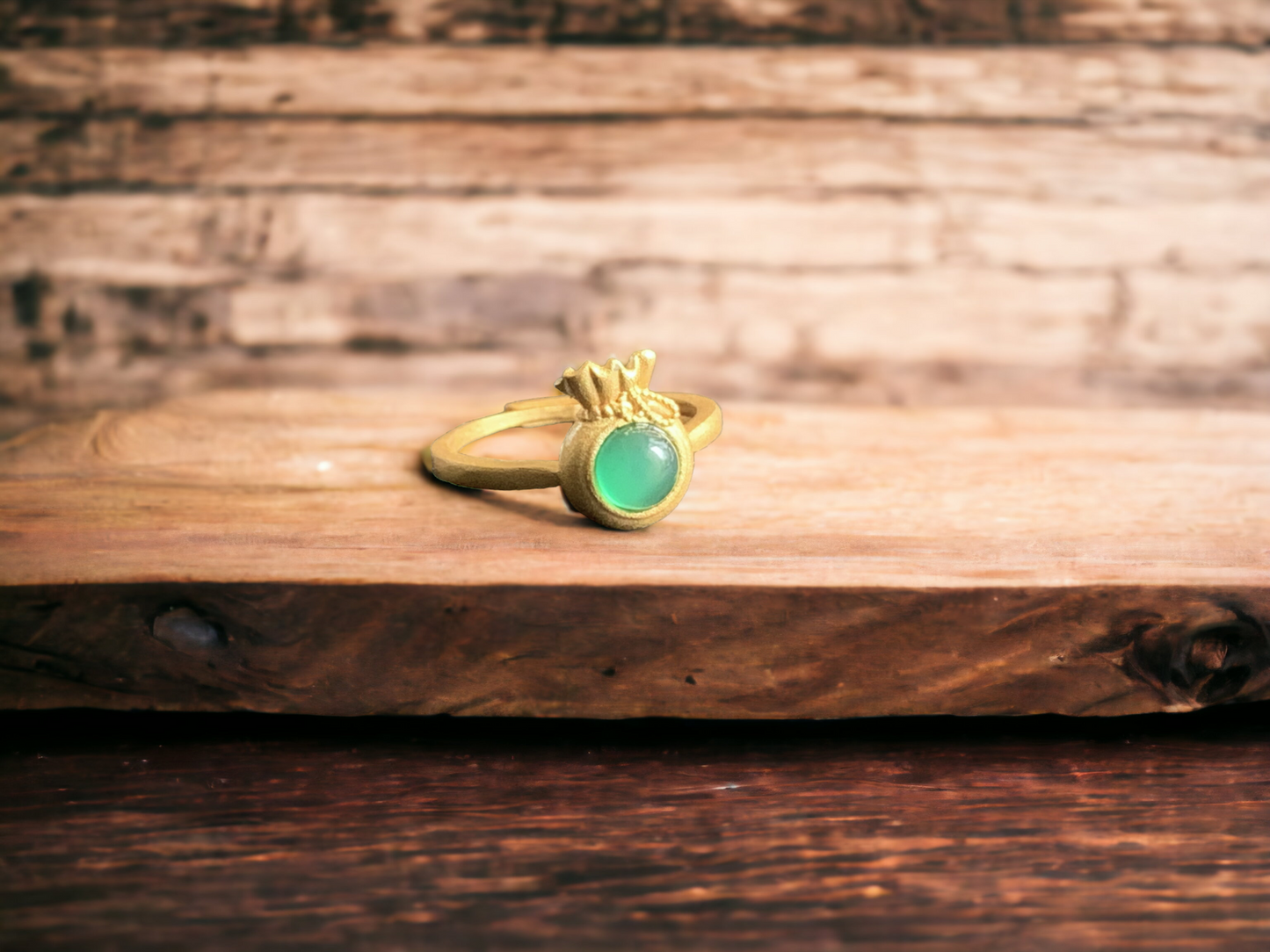 Pouch Shape Chrysoprase Ring
