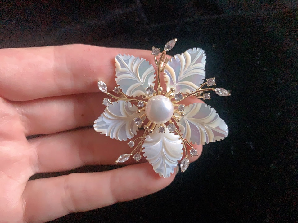 Genuine Freshwater Pearl Wreath Leaf Brooch