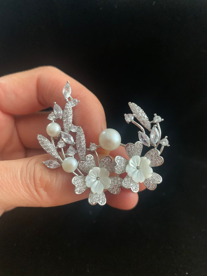 Genuine Freshwater Pearl Half Wreath Brooch
